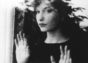 © Maya Deren & Alexander Hammid, US 1943, 14 min