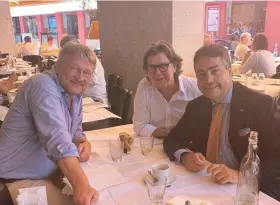 Jörg Meuthen, »bürgerliches« Feigenblatt der AfD postet auf Instagram ein geselliges Beisammensein mit Hans Joachim Mendig, Chef der Hessischen Filmförderung. Und Prof. Dr. Moritz Hunzinger ist auch m