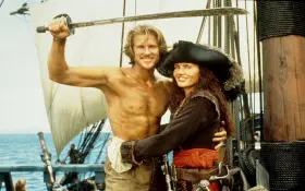 Geena Davis and Matthew Modine in »Die Piratenbraut«