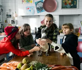 Filmszene »Die Chaosschwestern und Pinguin Paul«